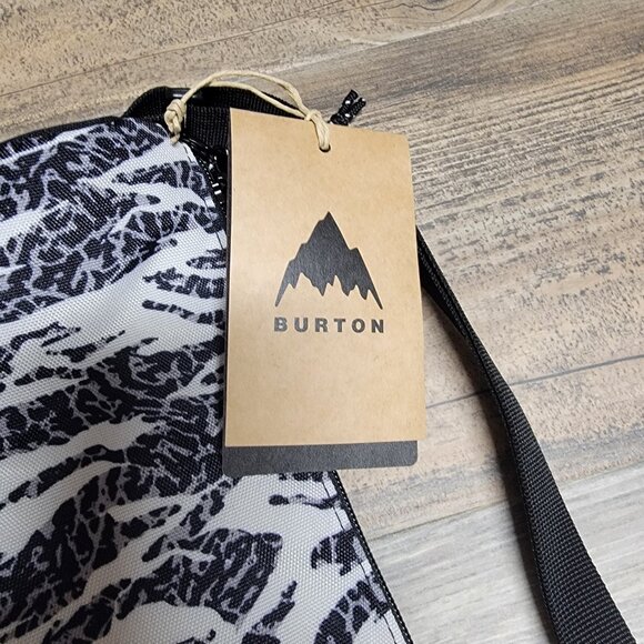 Burton Beeracuda 2L Cooler Bag Zebra Camo 2025 - Picture 3 of 7